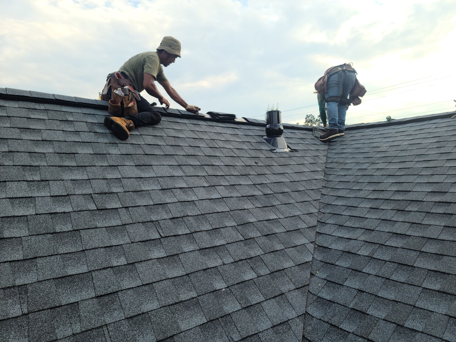 Raydiant Roofing Handymen Replacing Roof 