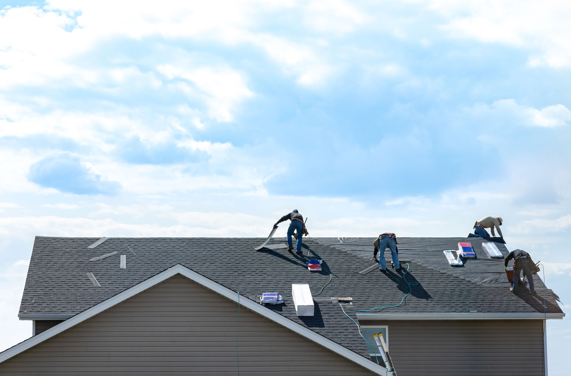 Raydiant Roofing Handymen Replacing Roof 