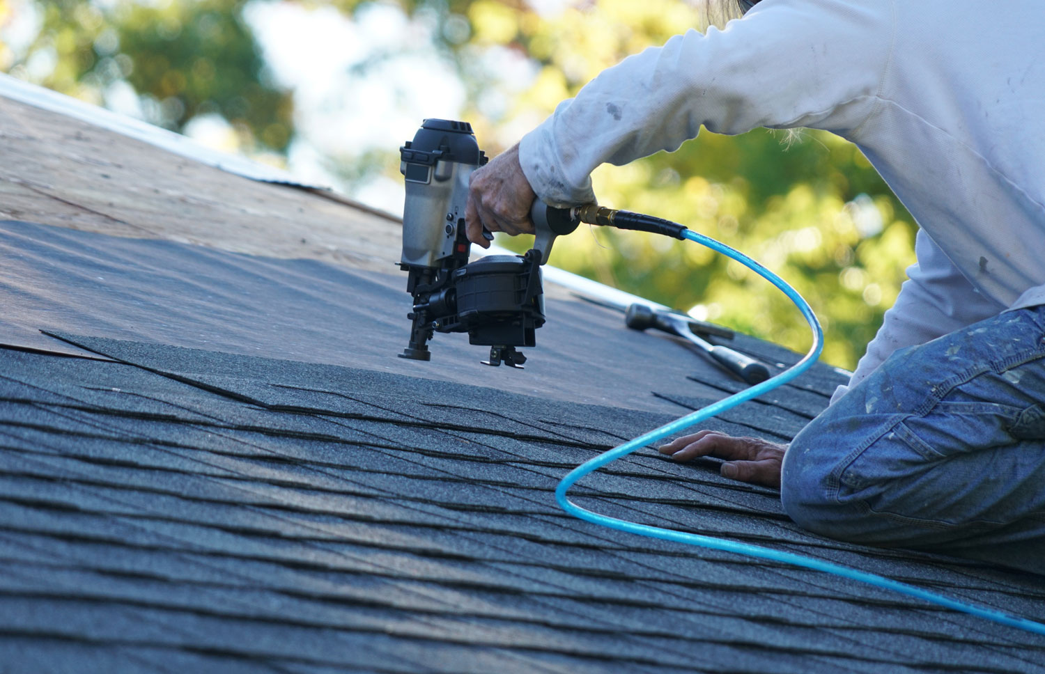 Raydiant Roofing Handymen Replacing Roof 